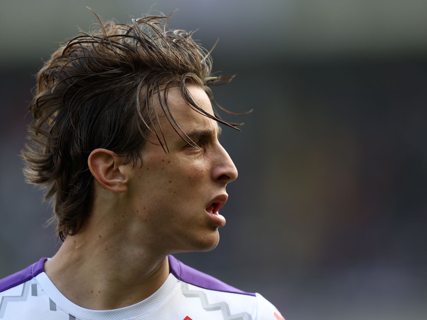 Inter beats Como and closes gap at the top of Serie A while Bove back on Fiorentina sideline