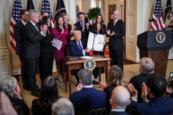 Trump Executive Order Gives Politicians Control Over All Federal Grants, Alarming Researchers